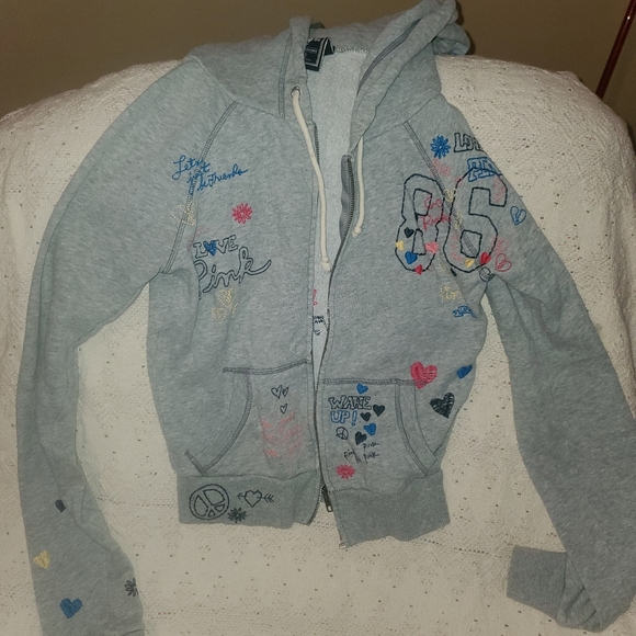 ☆ HTF vintage embroidered vs pink hoodie - Picture 2 of 15
